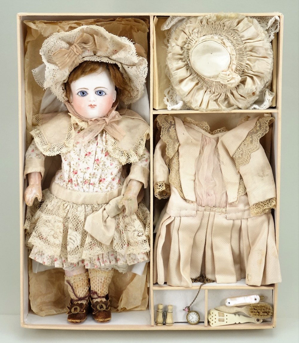 Fine Dolls, Dolls Houses, Juvenalia and Teddy Bears